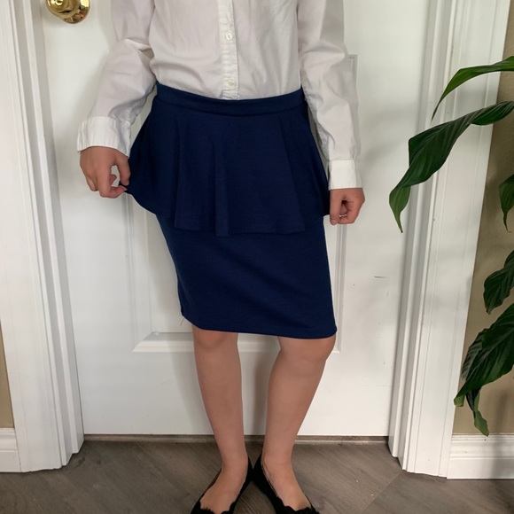 Forever 21 navy S pencil skirt with ruffle layer - Picture 6 of 16